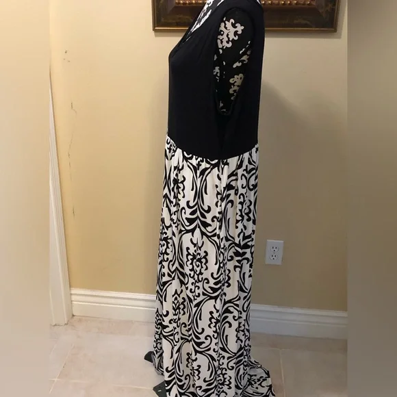 ⭐️Lilbetter perfect sleeveless v-neck cross x string detail + pockets long maxi - Picture 4 of 12